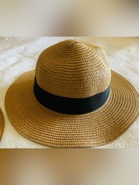 Super Durable Straw Sun Hat. Great for summer activities. Look at all photos Ty